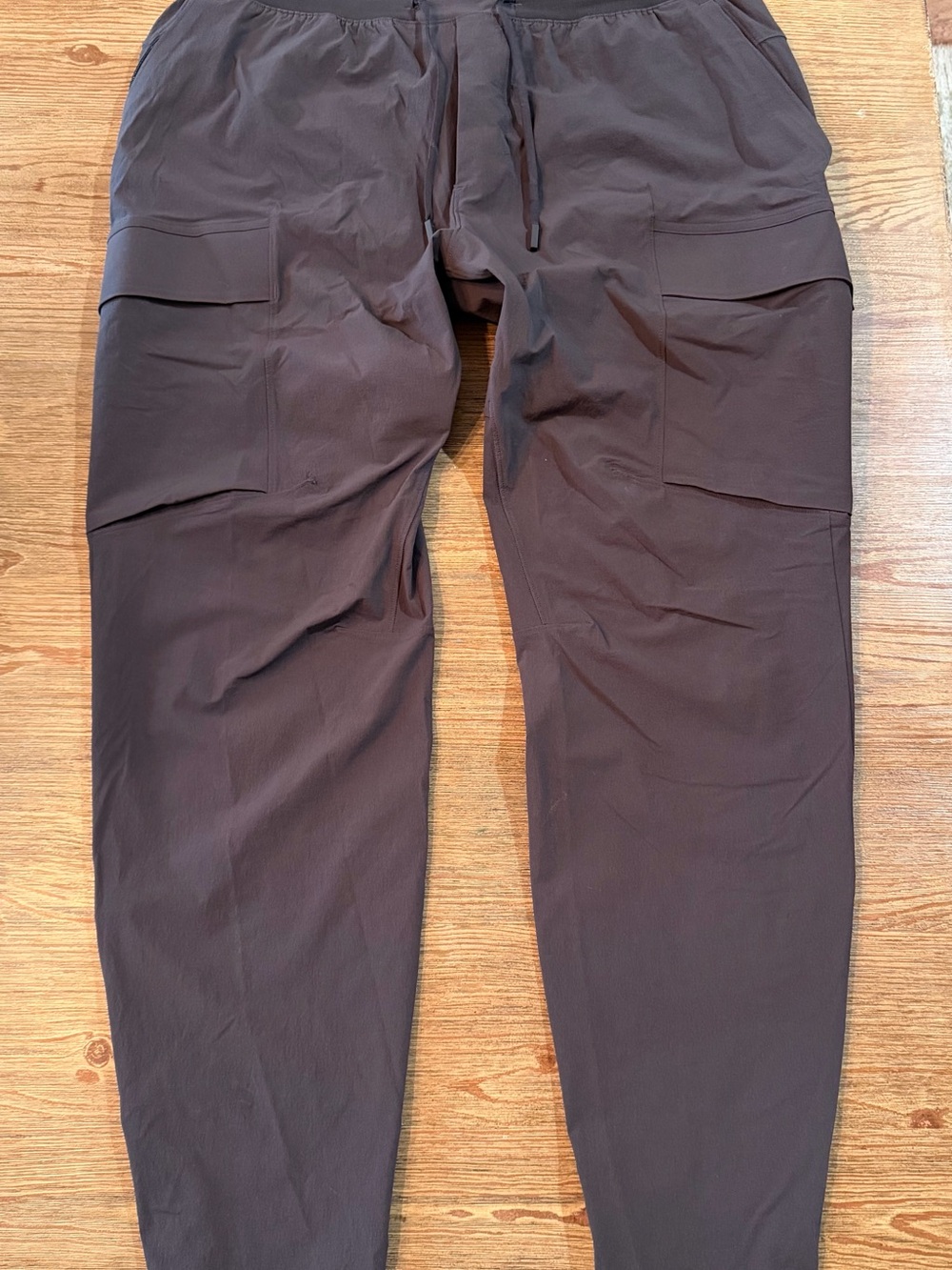 lululemon athletica Men's Gray Cargo Joggers